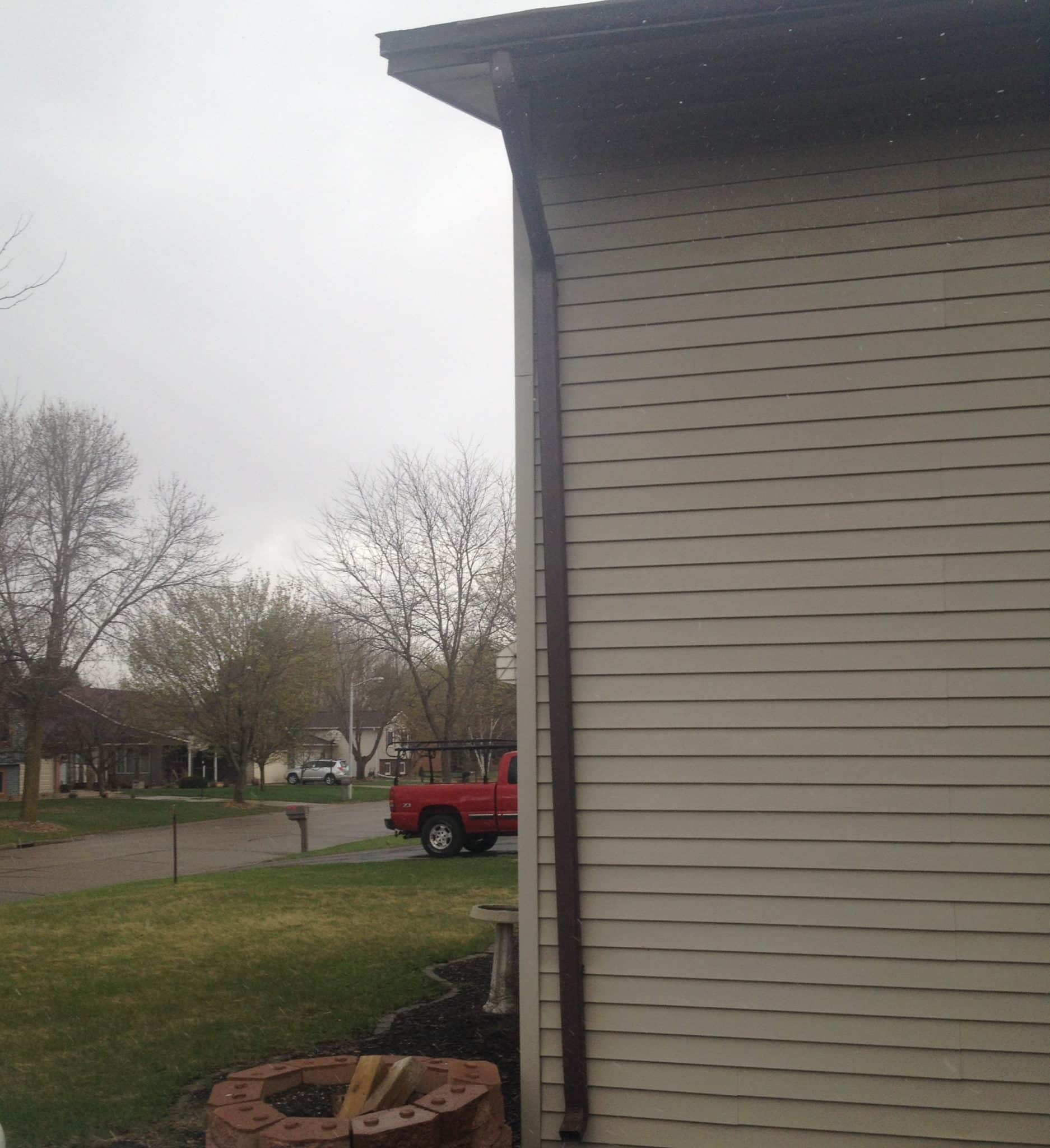before Lindus Construction gutter replacement on River Falls home
