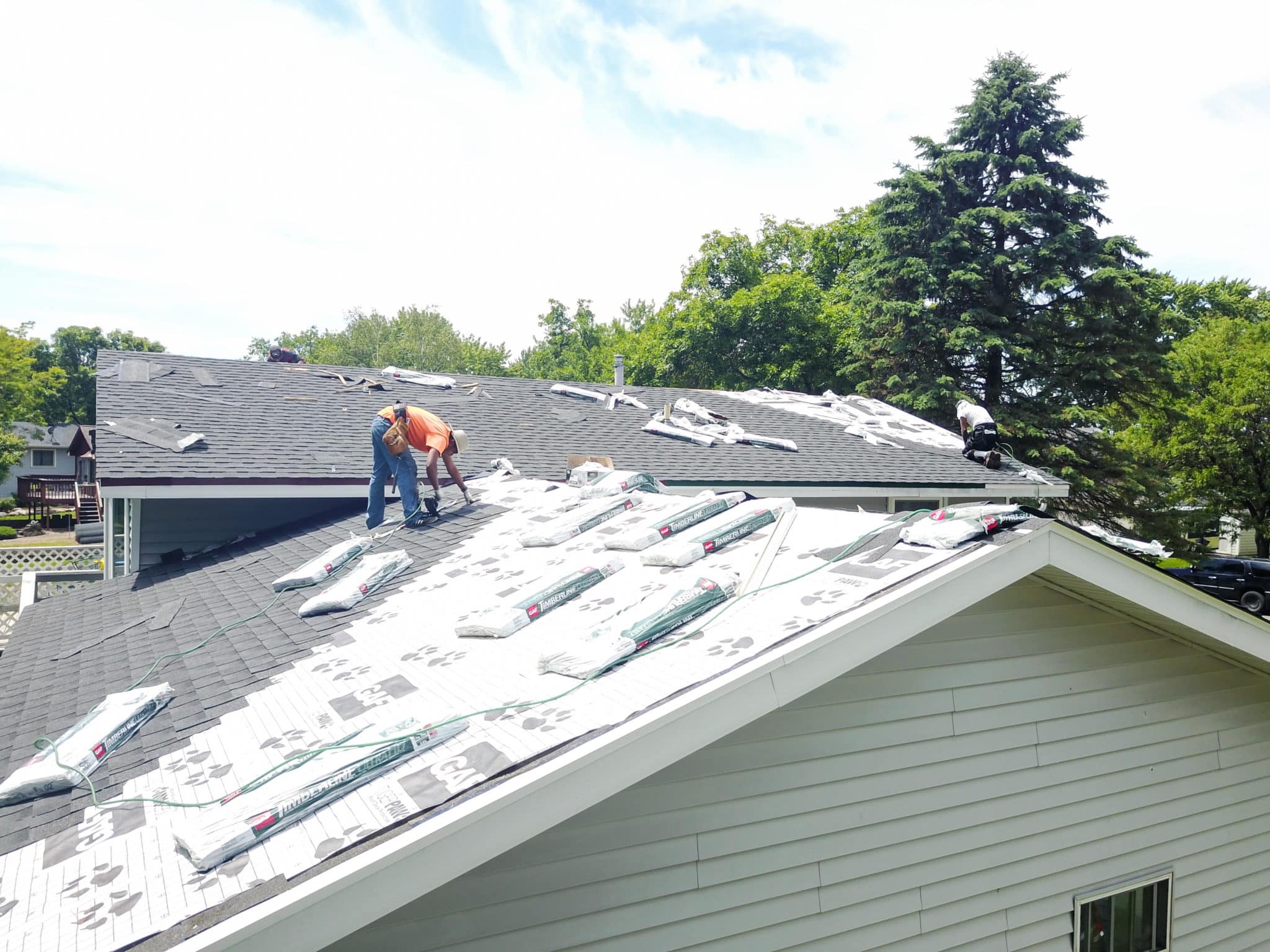 installing a roof 