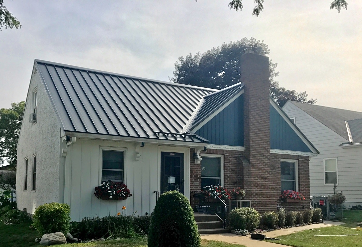 metal roof installed on Twin Cities home by Lindus Construction