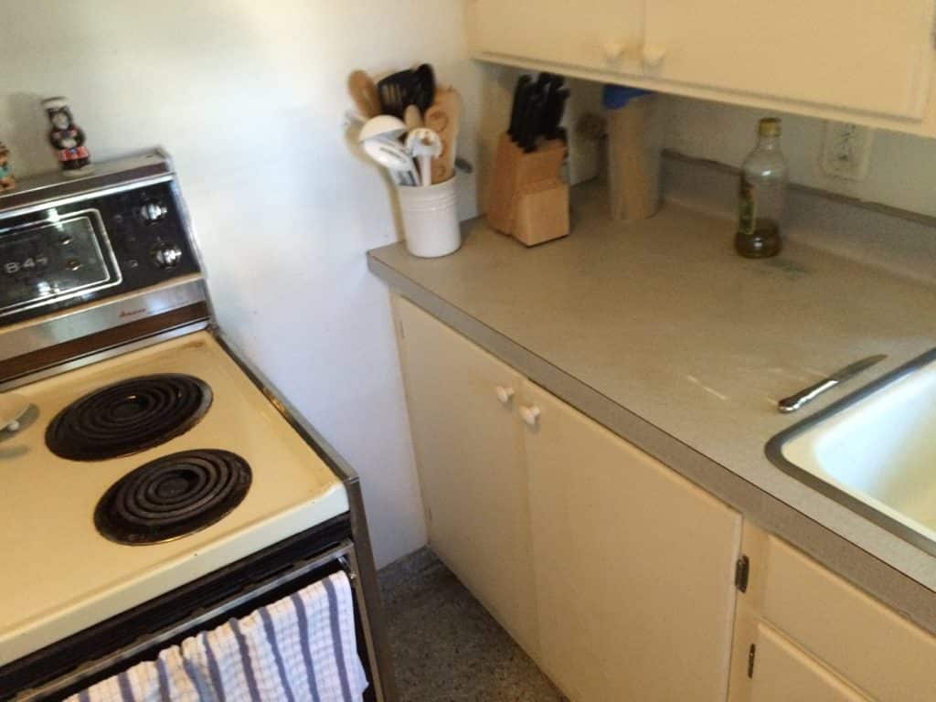 outdated kitchen 