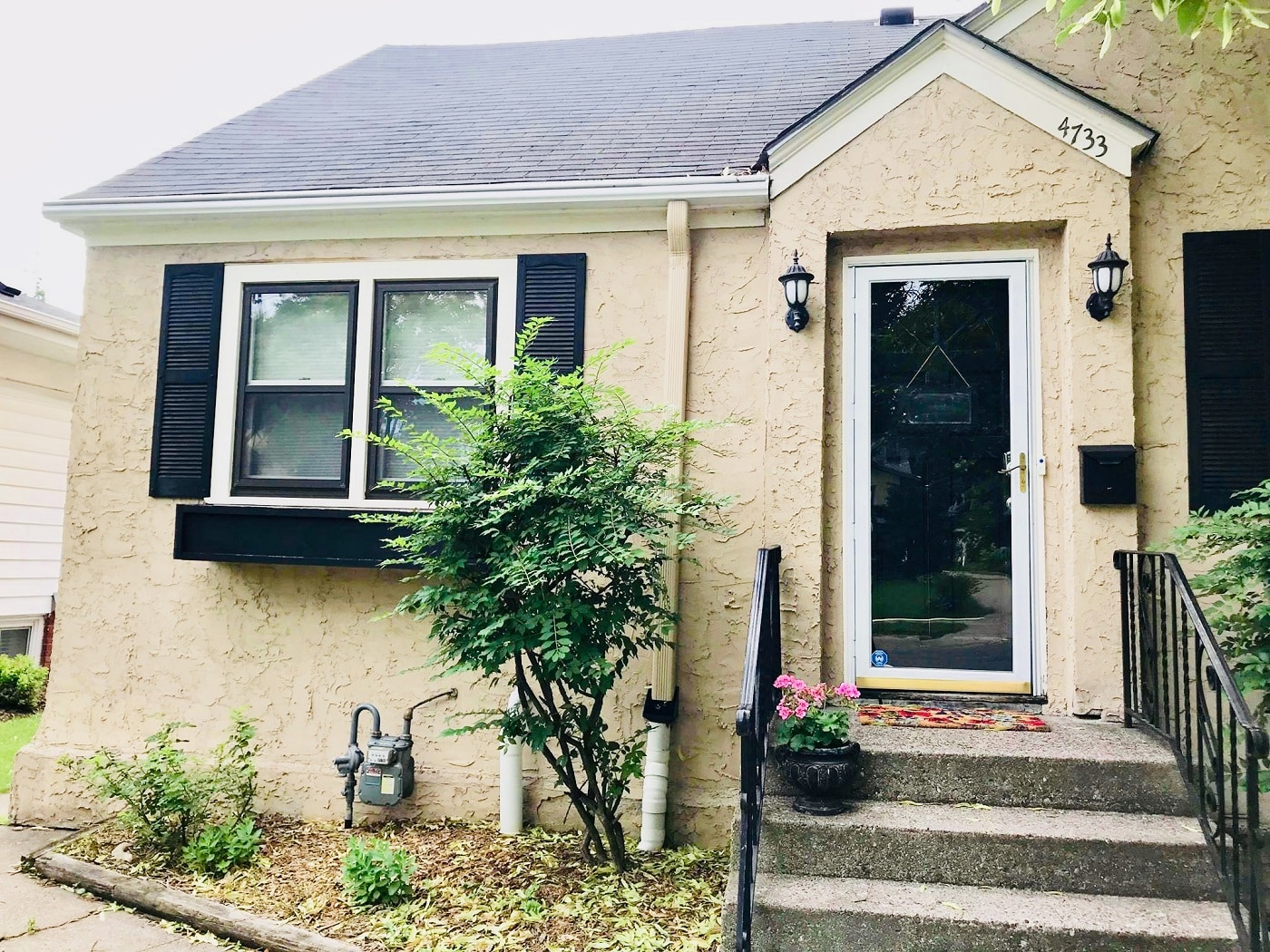 LeafGuard gutters added to stucco sided Minneapolis home