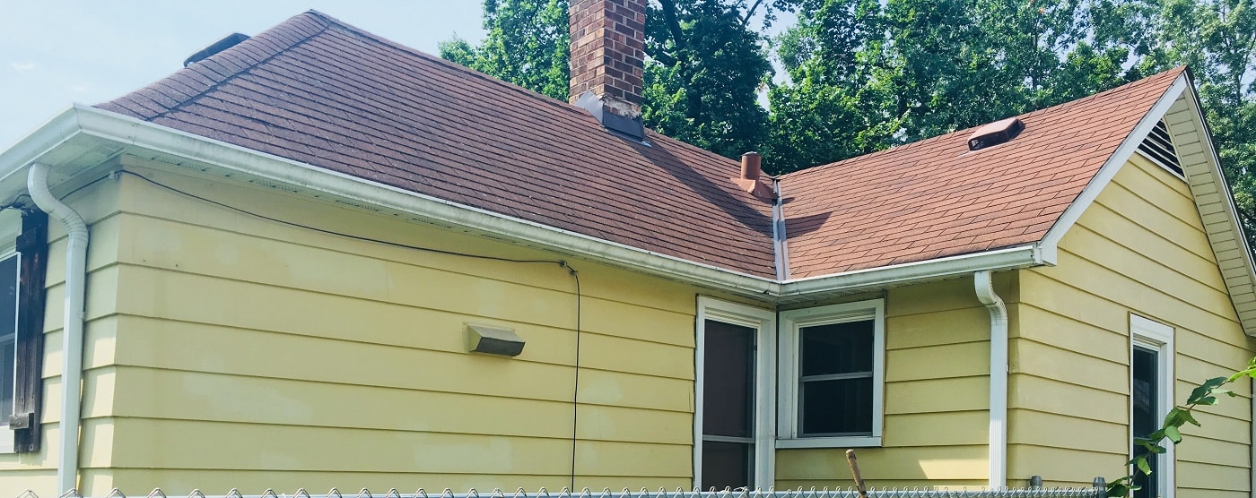 discolored yellow aluminum siding on Minneapolis home
