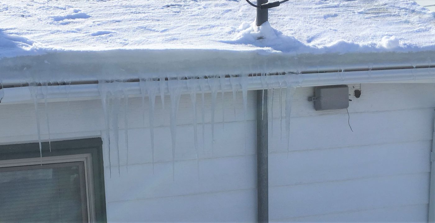 ice dam on roof of house