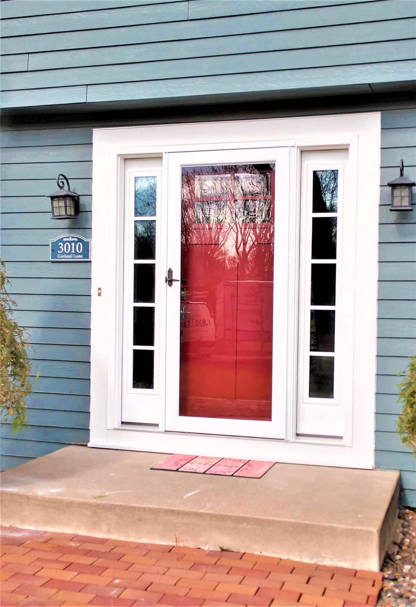 Provia Fiberglass front entry door installed in Plymouth home 